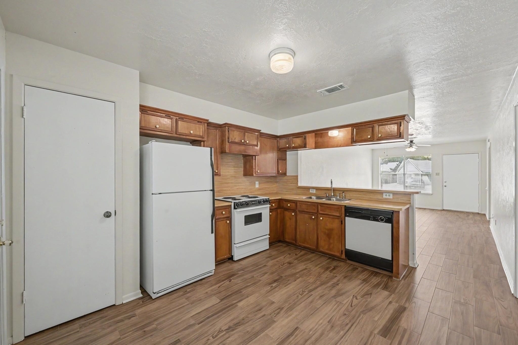 1605 Hazelwood Street - Photo 7
