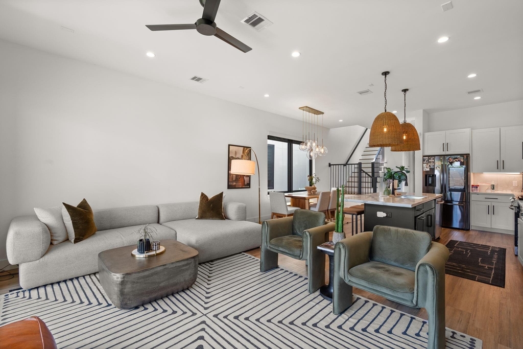 409 Blueberry Street - Photo 6