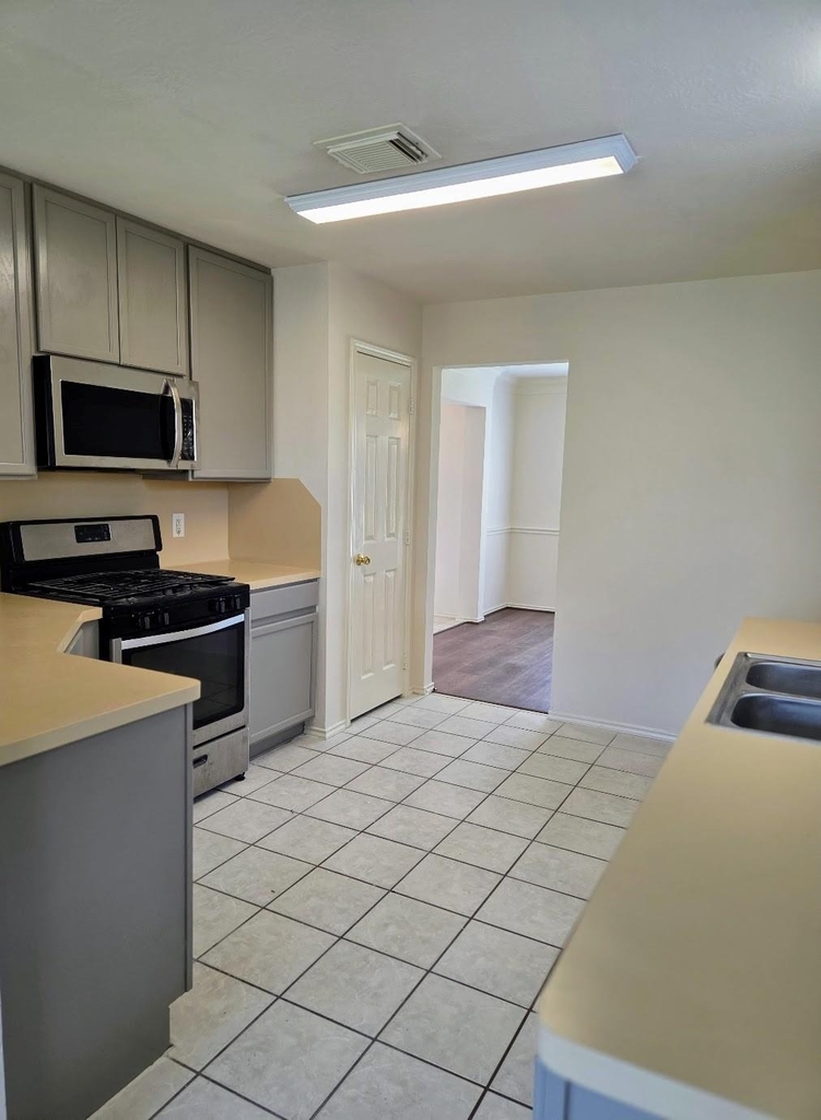 21706 Haverbay Court - Photo 11