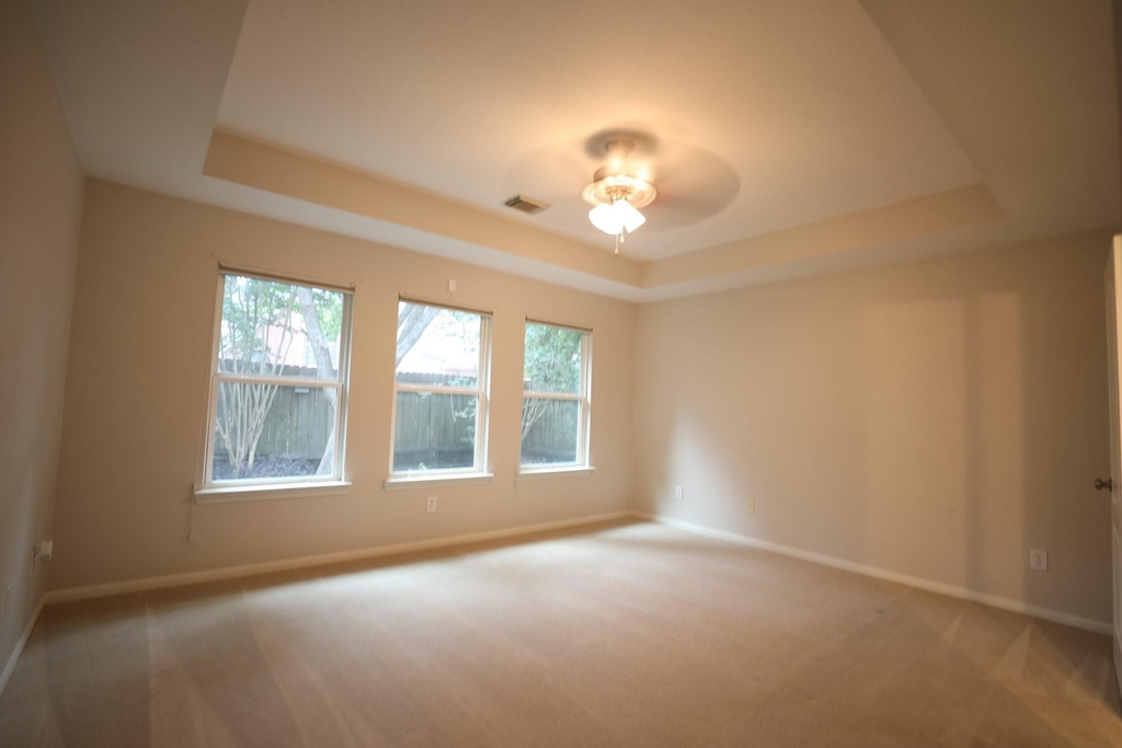 1715 Red Oak Terrace - Photo 16