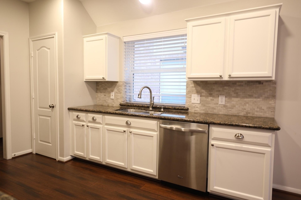 1715 Red Oak Terrace - Photo 13