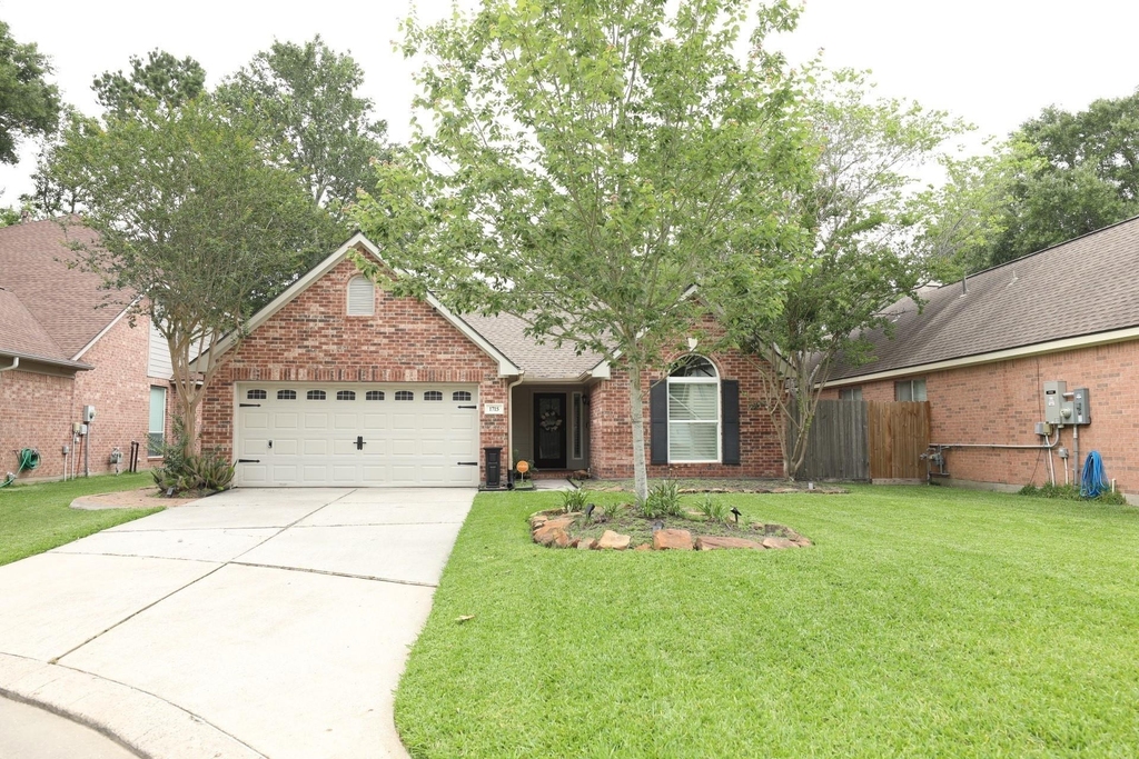 1715 Red Oak Terrace - Photo 1