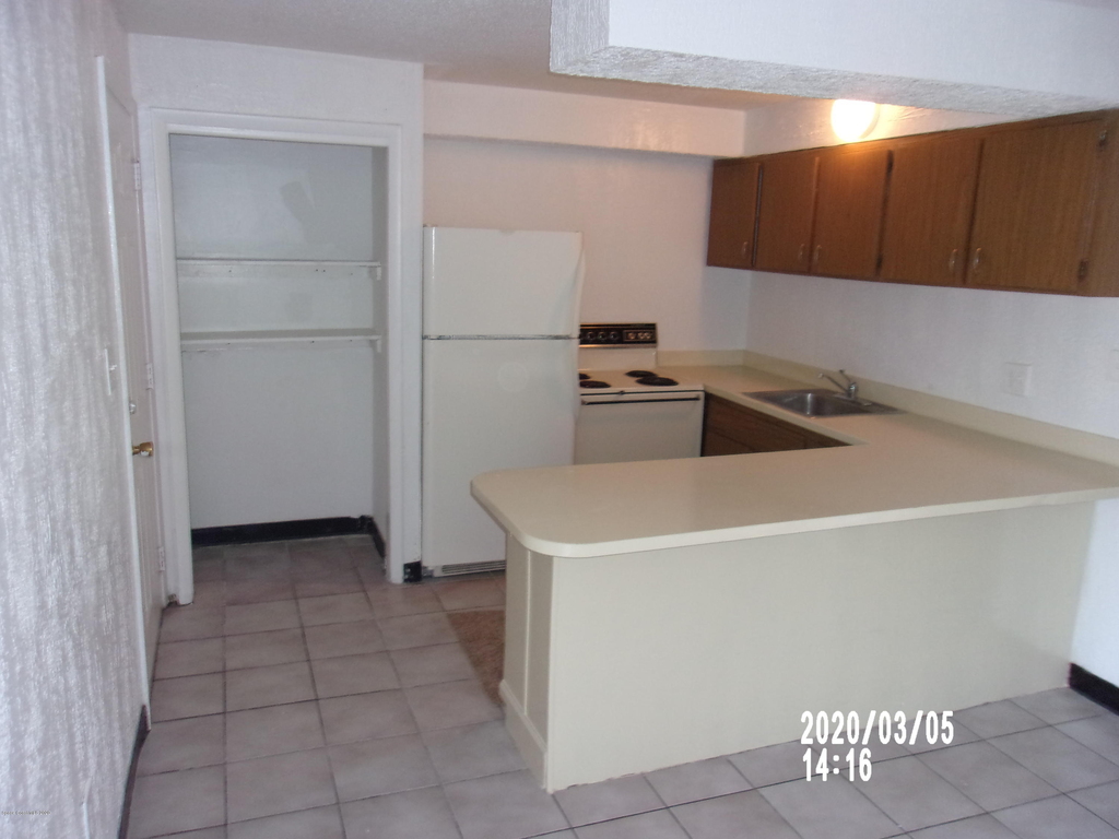 1723 Dixon Boulevard - Photo 4