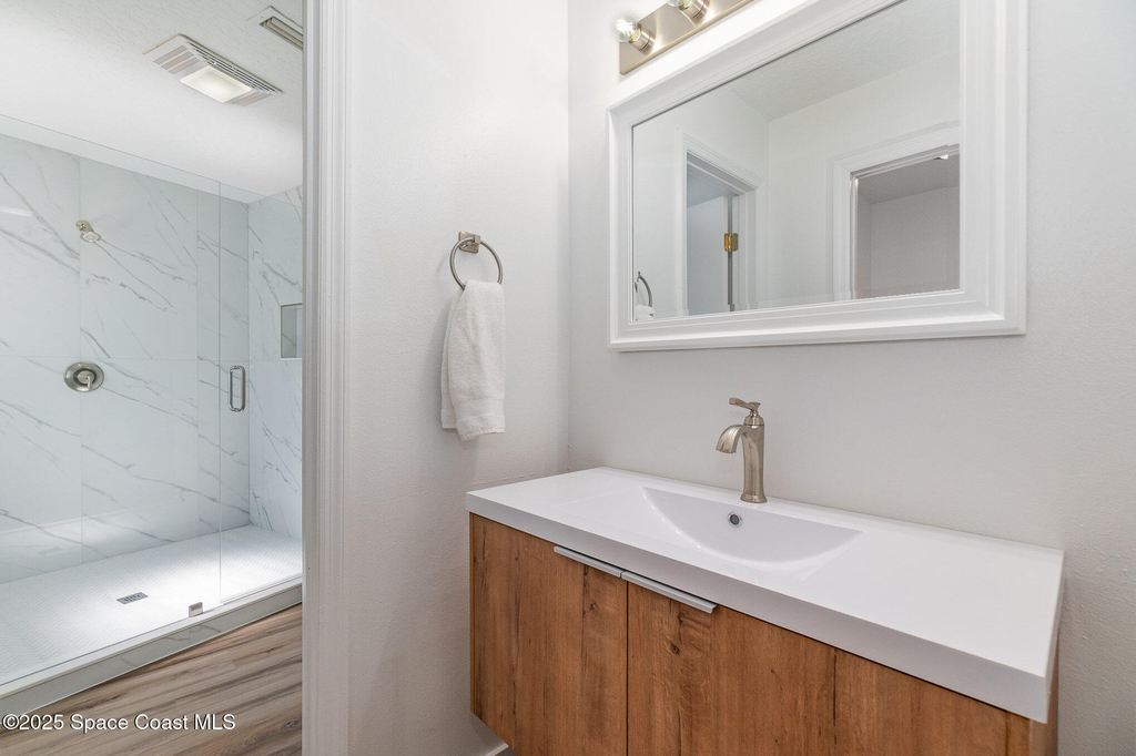 1905 Redwood Avenue - Photo 10