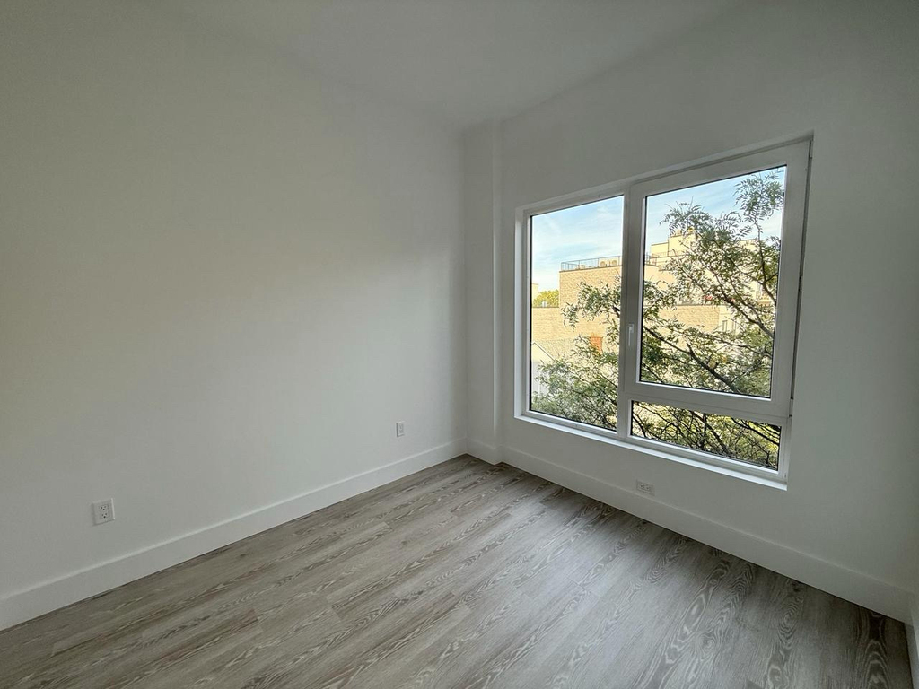 706 East 32nd Street - Photo 2