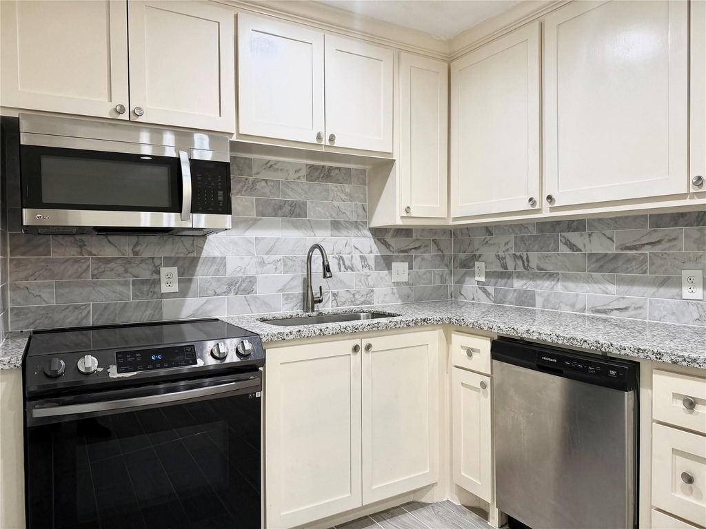 1311 Antoine Drive - Photo 10