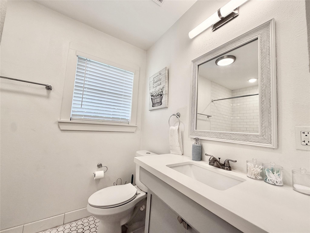 218 W 15th Street - Photo 7