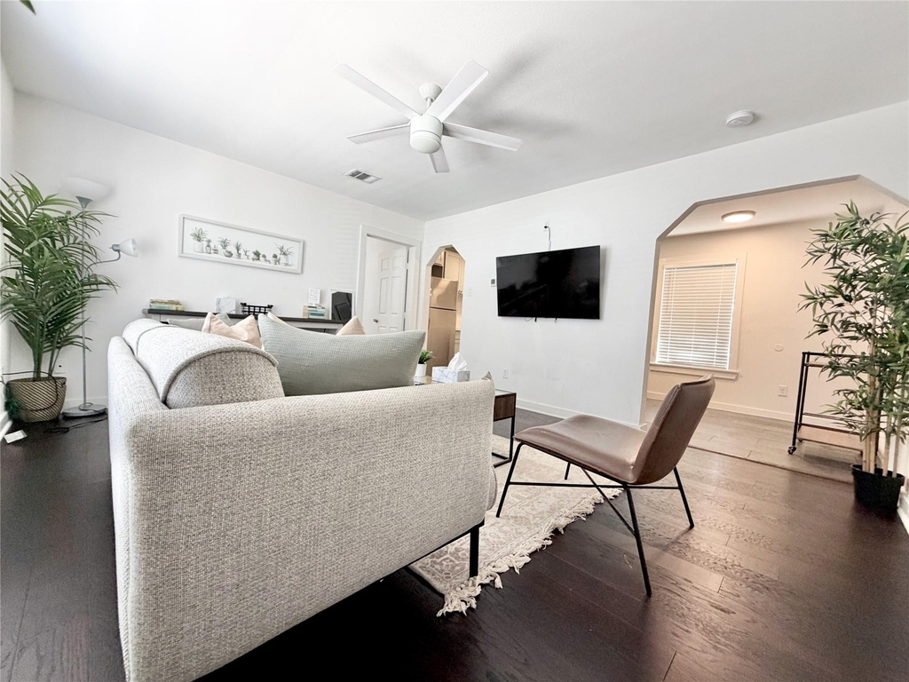 218 W 15th Street - Photo 0