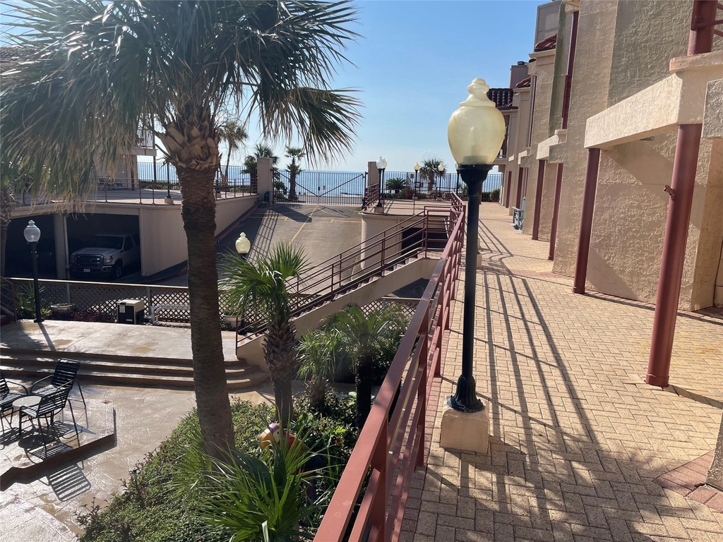 7312 Seawall Boulevard - Photo 0