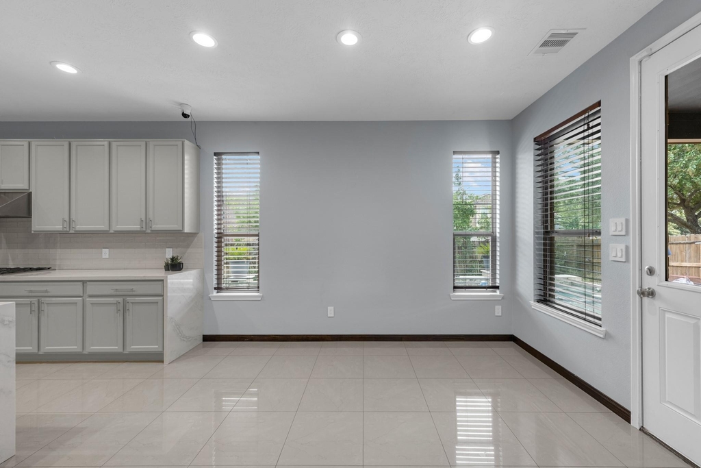 15203 Sienna Glen Court - Photo 10