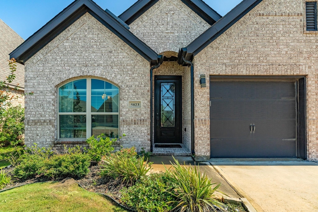 5023 Eliot Place - Photo 1