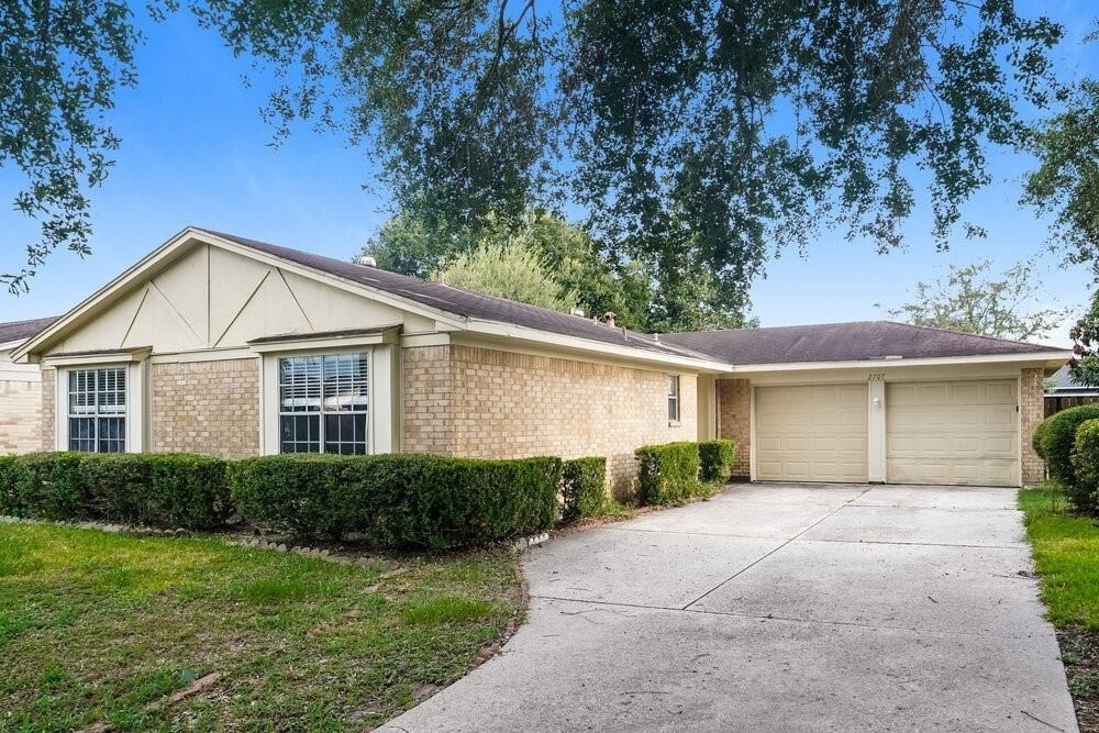 2707 Skelton Drive - Photo 1