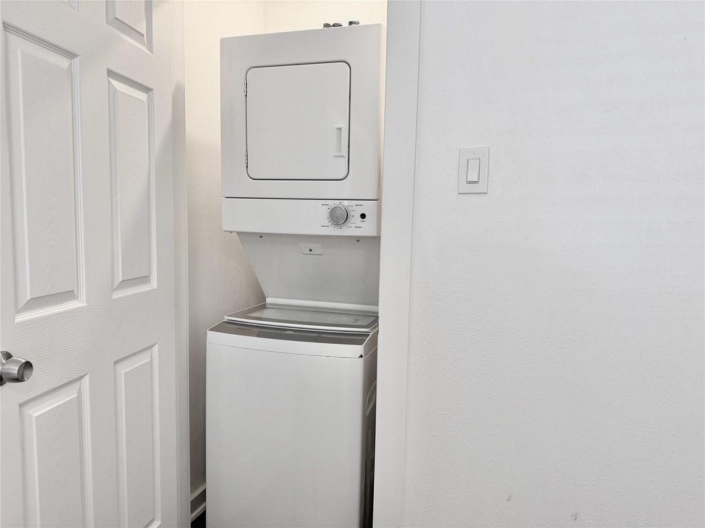 218 W 15th Street - Photo 12