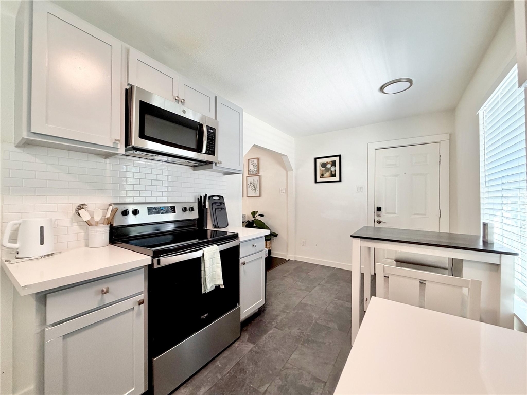218 W 15th Street - Photo 5