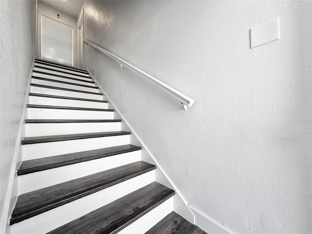 218 W 15th Street - Photo 13