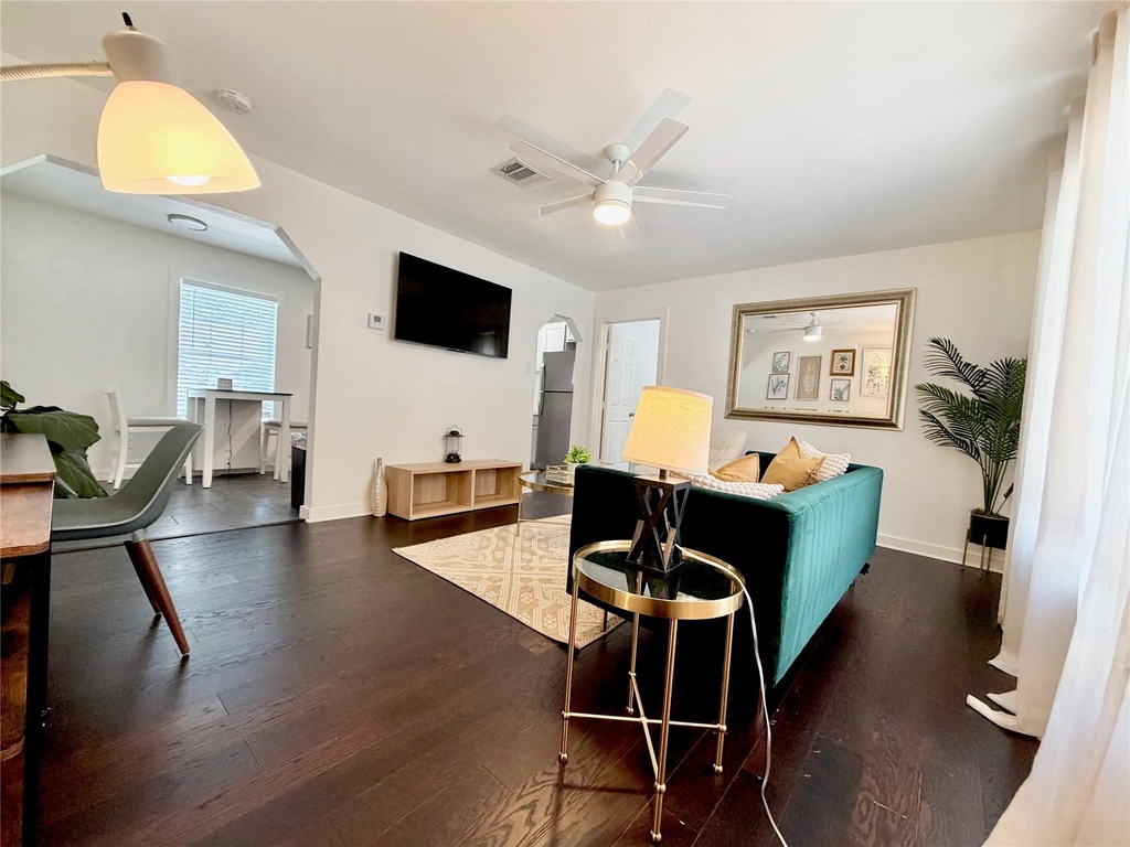 218 W 15th Street - Photo 1