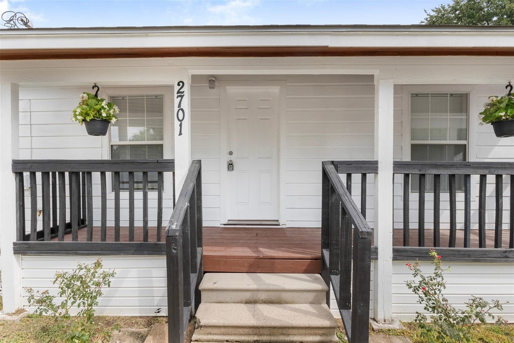 2701 Almendares Avenue - Photo 1