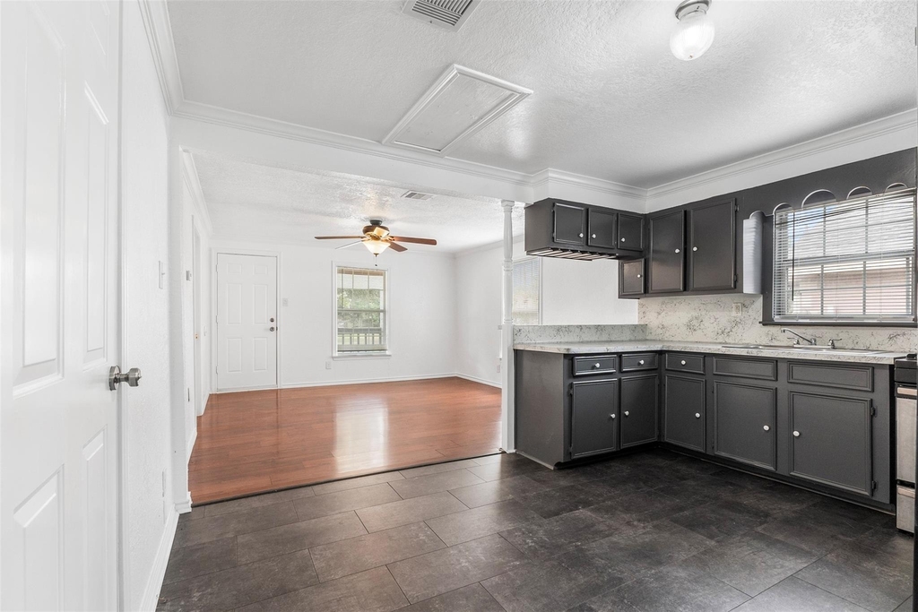 2701 Almendares Avenue - Photo 4