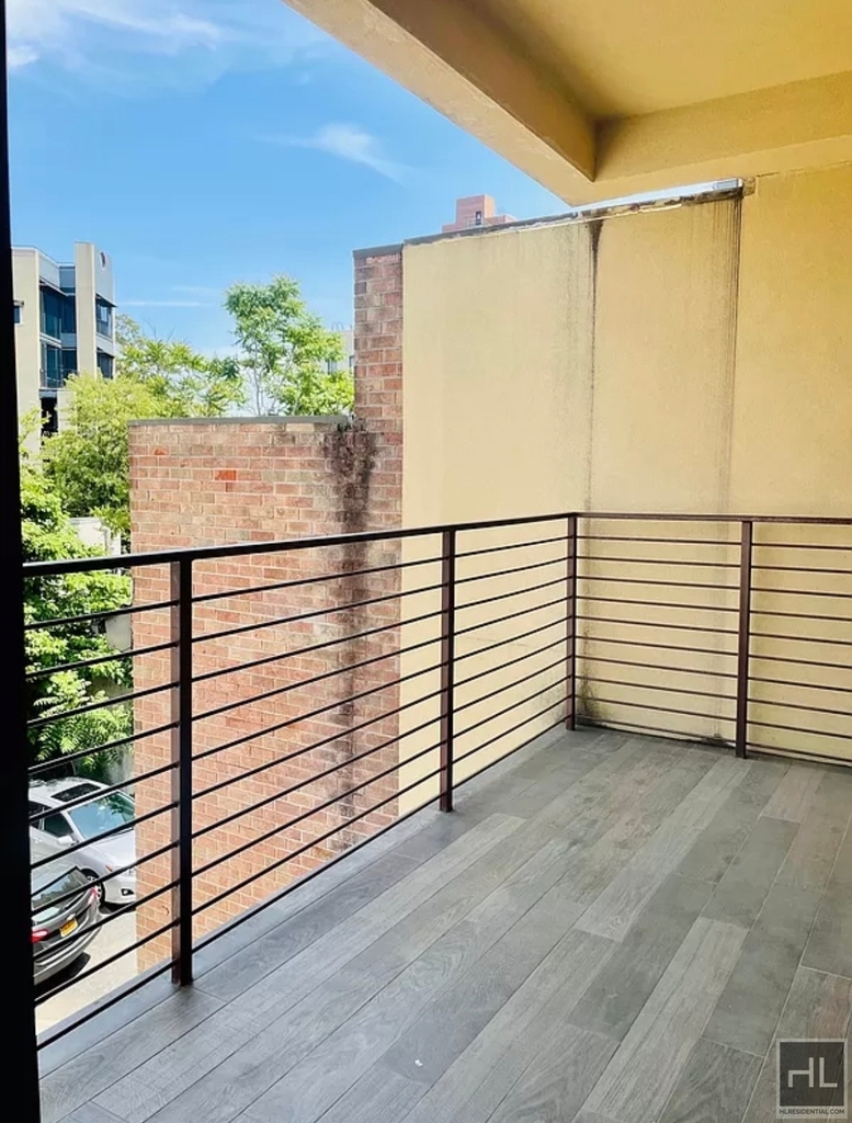 28 Avenue - Photo 10