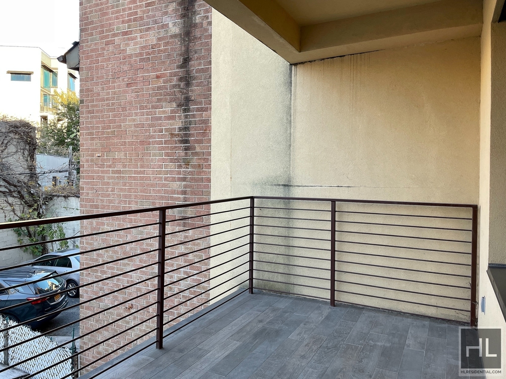 28 Avenue - Photo 11