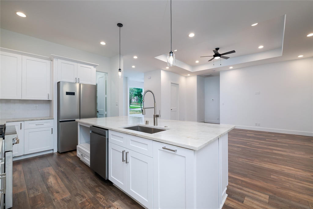 1049 Broadmoor Drive - Photo 9