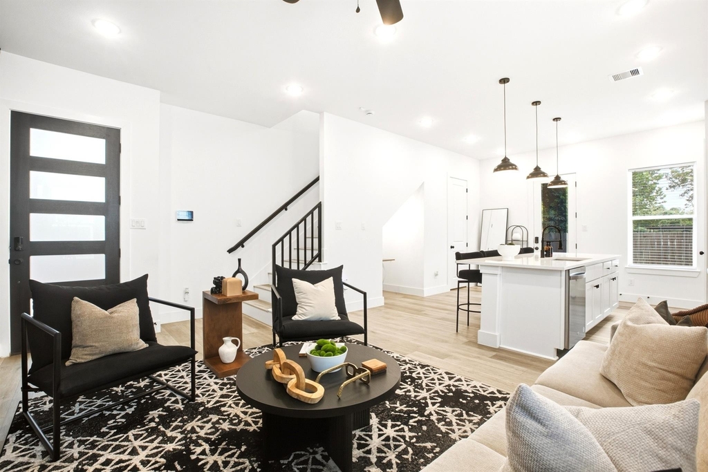 5527 Denmark Street - Photo 4