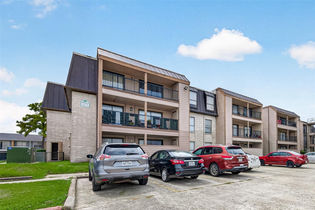 206 Plaza Verde Drive - Photo 1