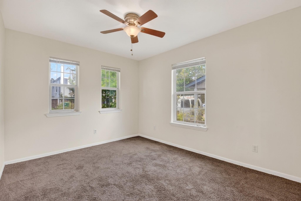 7013 Saint Augustine Street - Photo 22