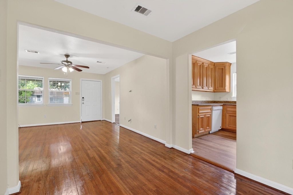 7013 Saint Augustine Street - Photo 4