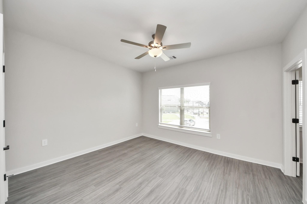 7711 Longmire Road - Photo 24