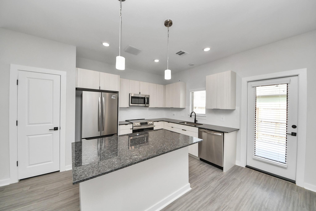 7711 Longmire Road - Photo 7