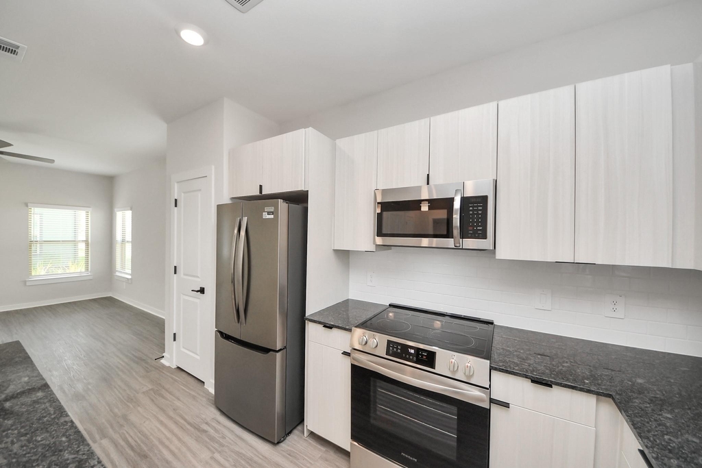 7711 Longmire Road - Photo 12