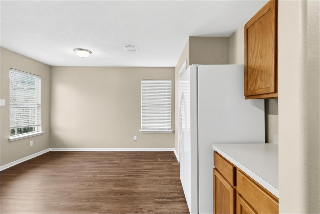 8002 Ginger Park Drive - Photo 2