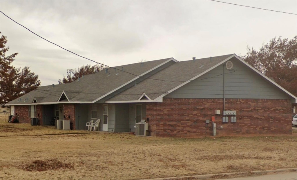 1205 Ne Mustang Drive - Photo 2