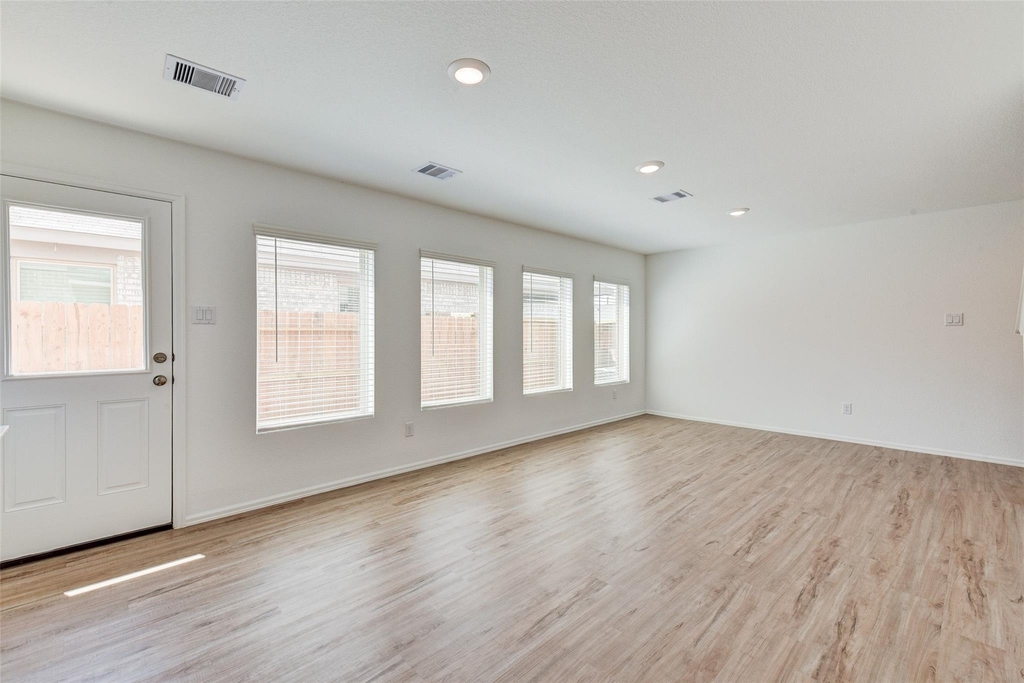7418 Clover Chase Dr - Photo 3