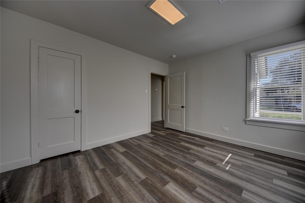1311 Higgins Street - Photo 7