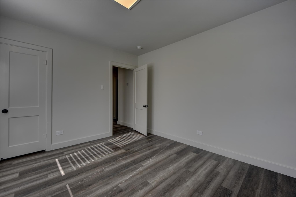1311 Higgins Street - Photo 3