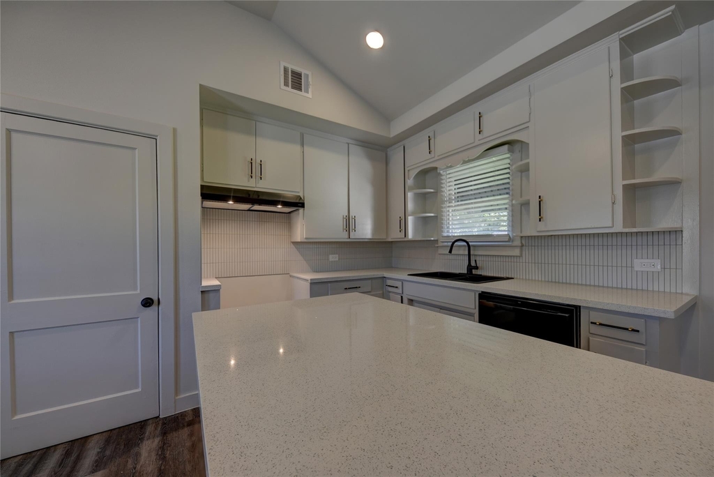 1311 Higgins Street - Photo 11