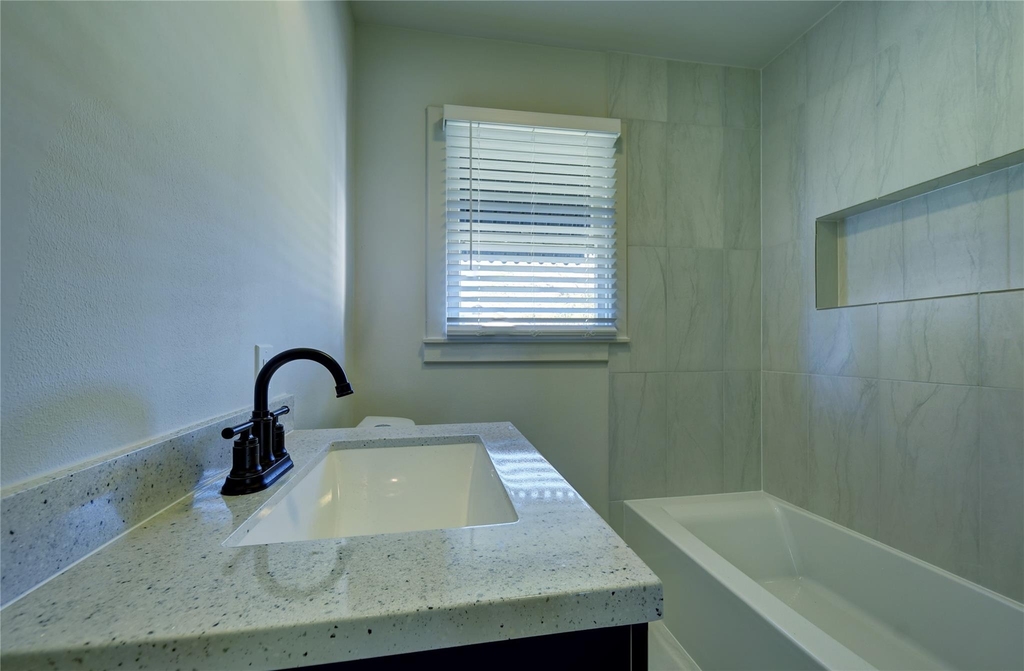 1311 Higgins Street - Photo 6