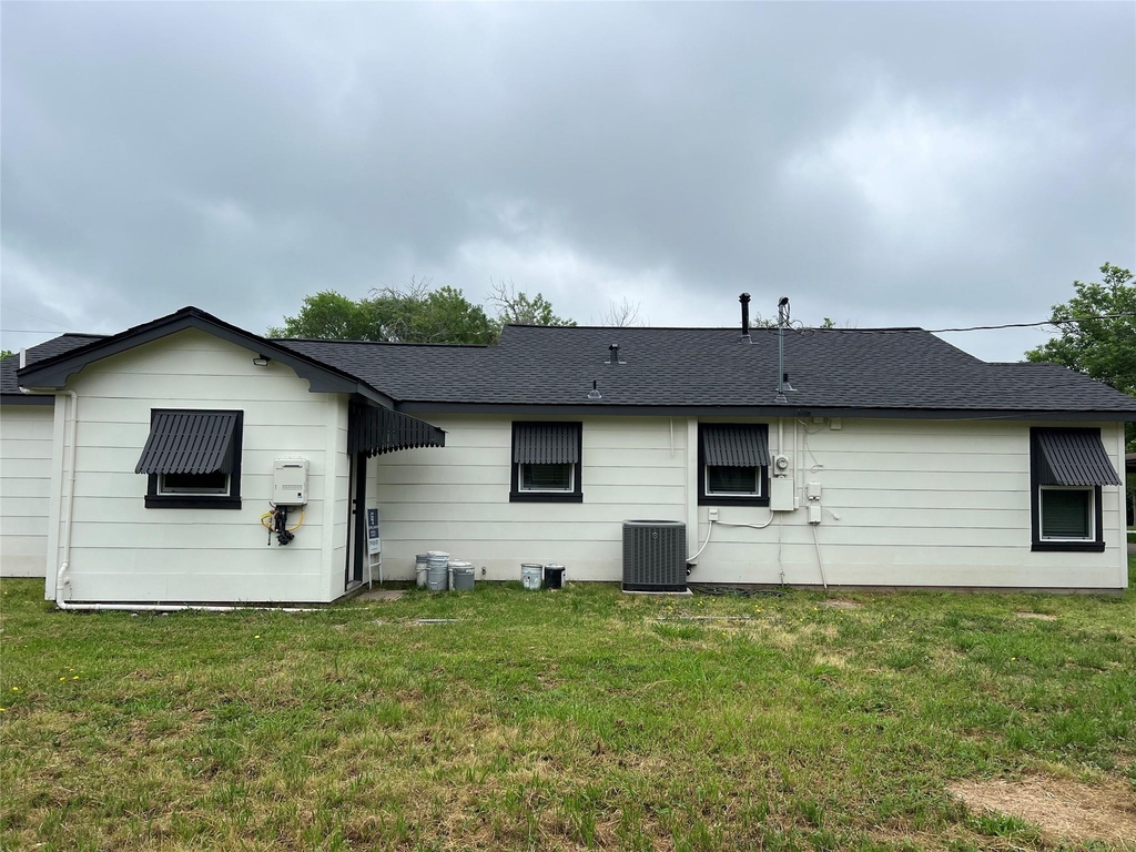 1311 Higgins Street - Photo 1