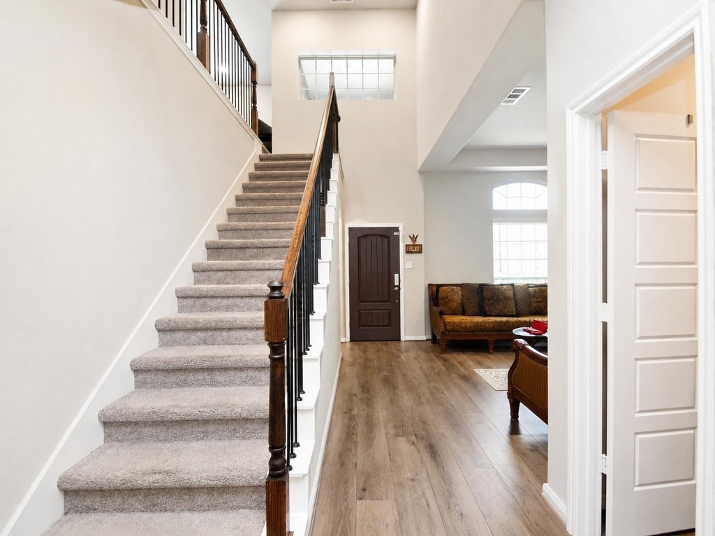 21024 Bracer Street - Photo 5