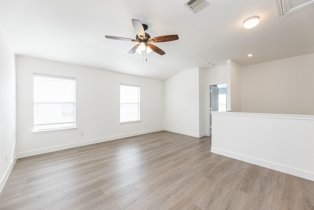 25951 Ravenside Drive - Photo 29
