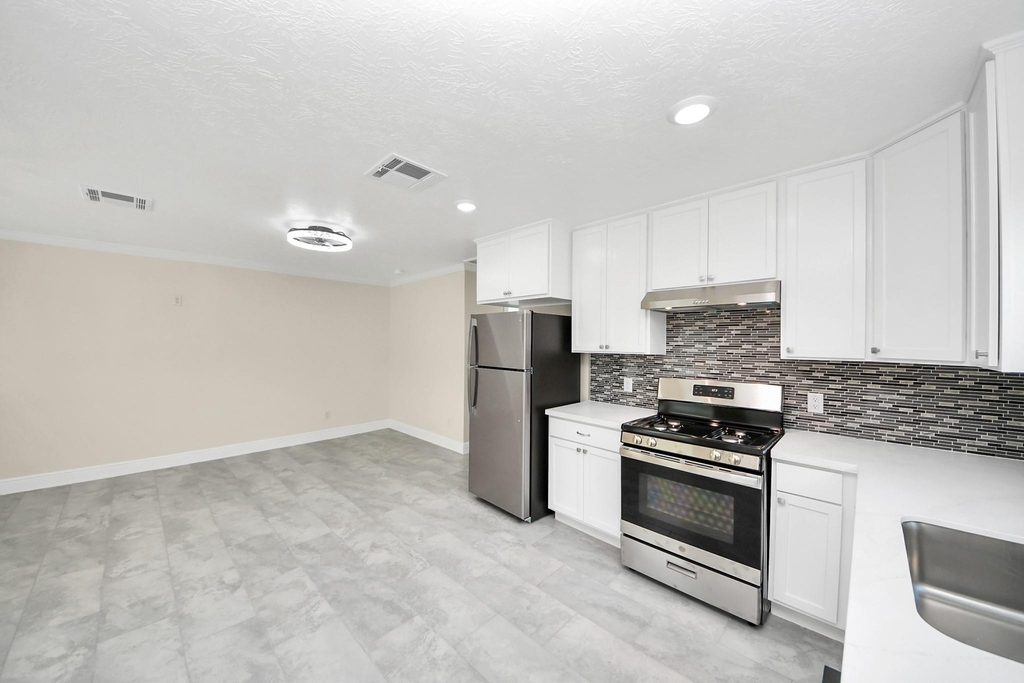 7066 Villa Street - Photo 9