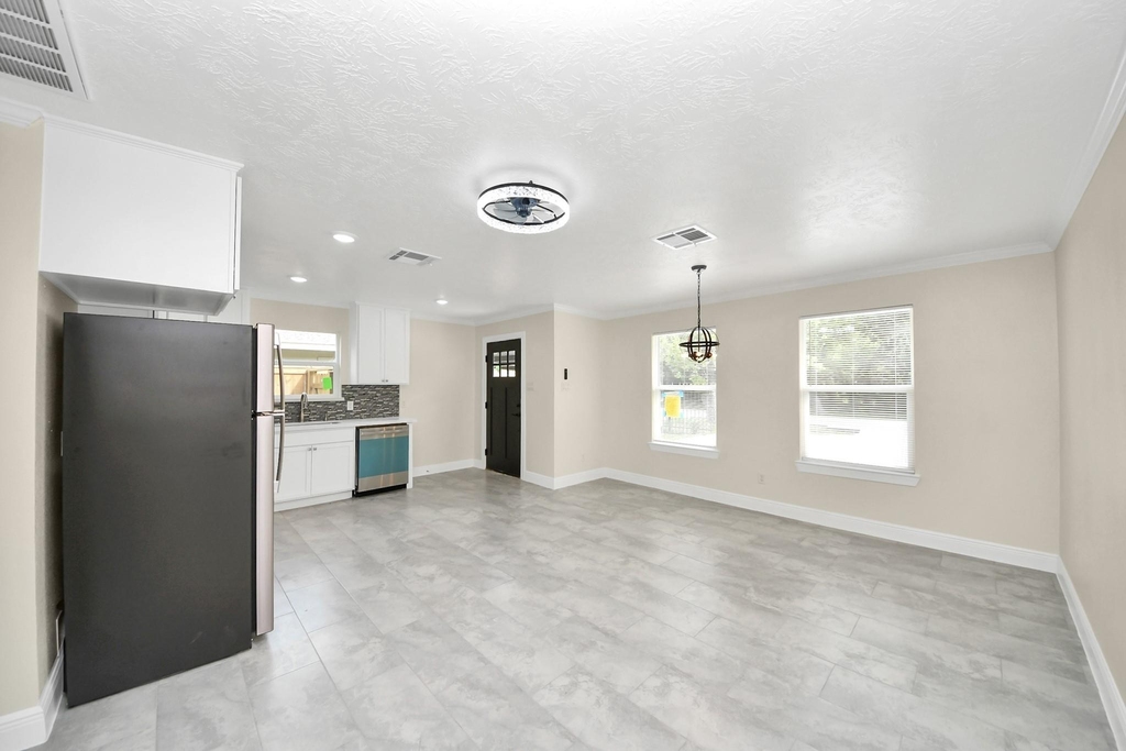 7066 Villa Street - Photo 7
