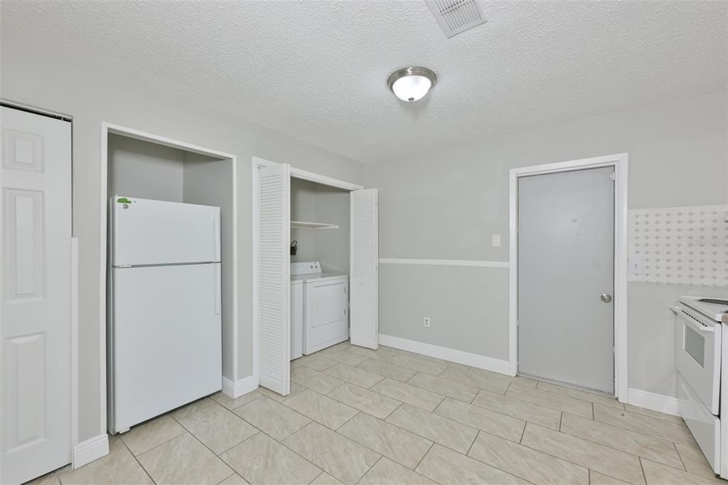 15616 Avalon Avenue - Photo 9