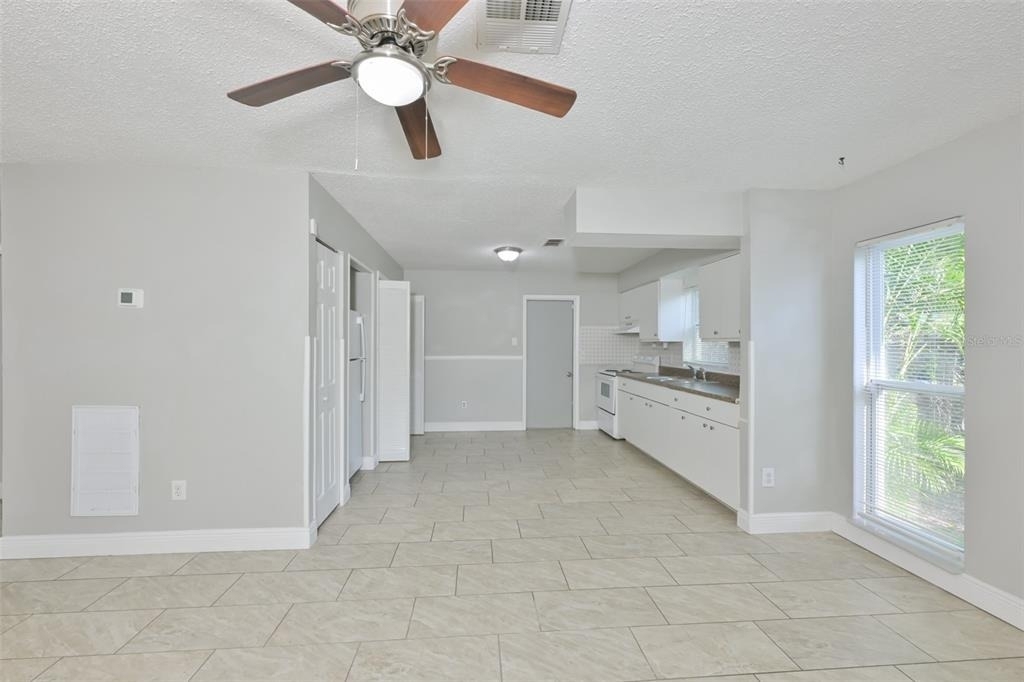 15616 Avalon Avenue - Photo 4