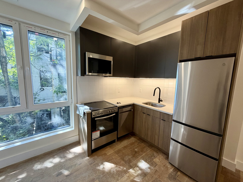 3092 Farragut rd - Photo 0