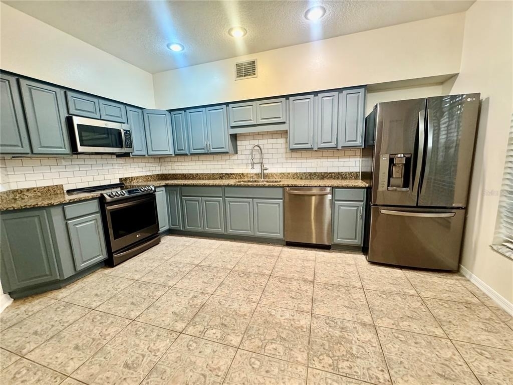 2800 Countryside Boulevard - Photo 5