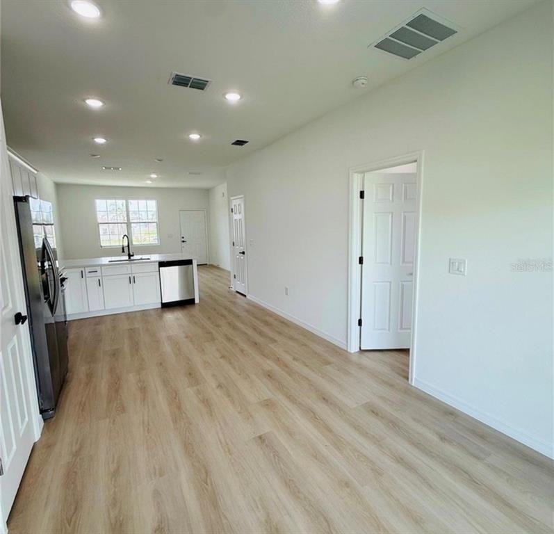 646 Desmoines Court - Photo 3