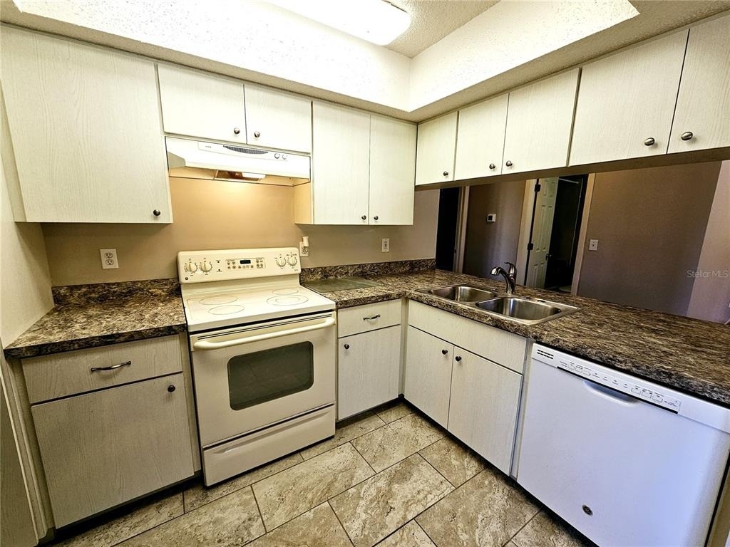 9000 Griggs Road - Photo 11